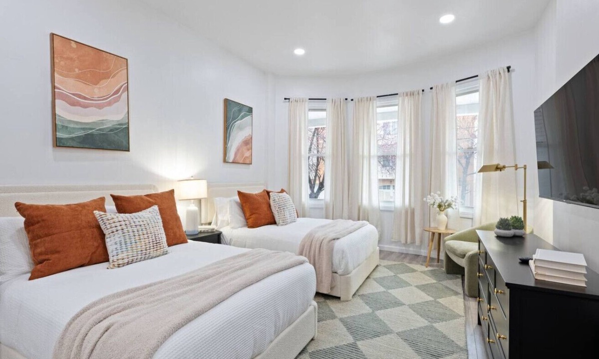 Hoboken Apartment | Spacious Loft for Groups + Game Room+ King Bed + NYC Skyline view