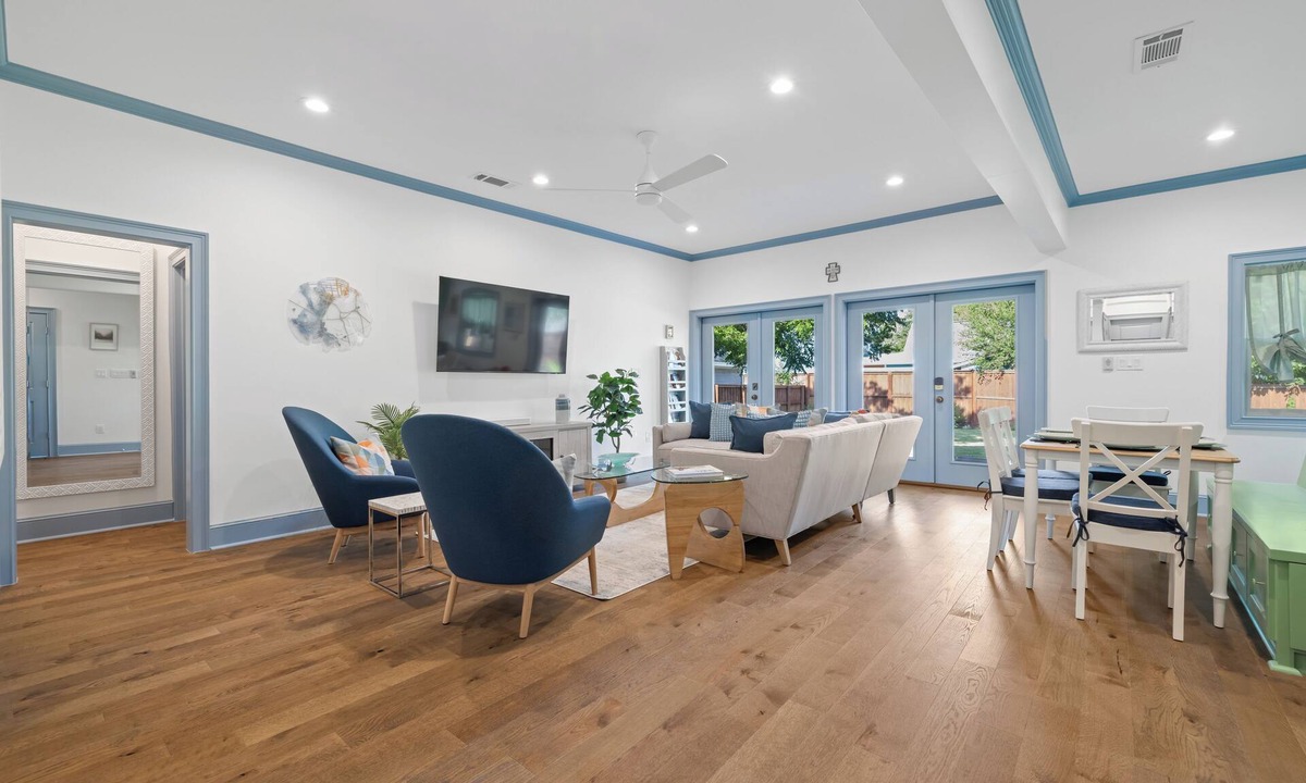 Georgetown House | Spacious Modernized Historic Home 3 Minute Walk from Square