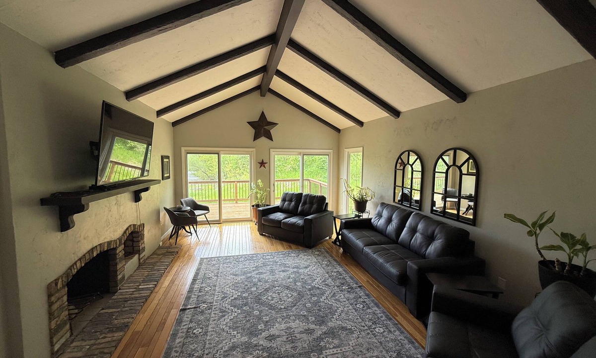 Cannon Falls House | Spacious villa in Cannon Falls on a scenic river with nature views.
