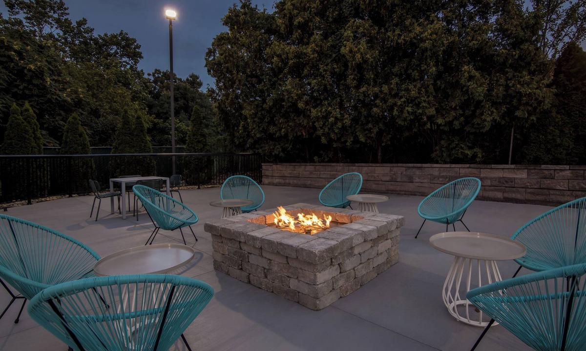Roanoke Hotel | Spark by Hilton Roanoke Civic Center
