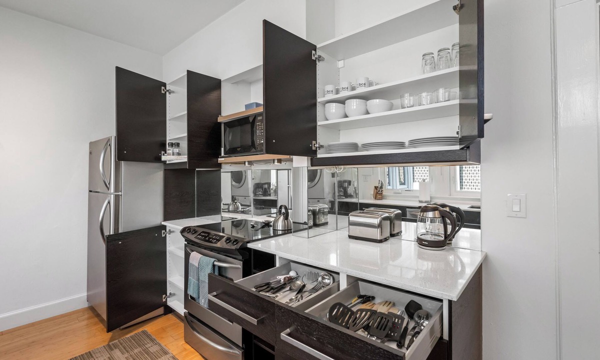 Brookwood Apartment | Standish House by BCA Furnished Apts