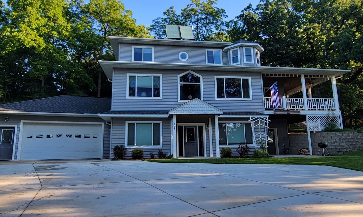 Decorah Apartment | Stylish Riverview Escape