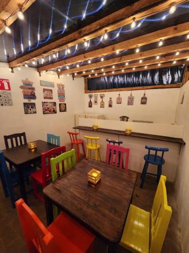 De Mexicanos Hotel | Suites del Barrio