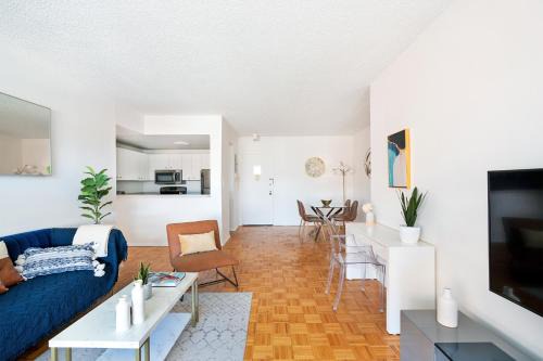 Lincoln Square Apartment | Sunny 3 BR 1 Bath Apartment in NYC