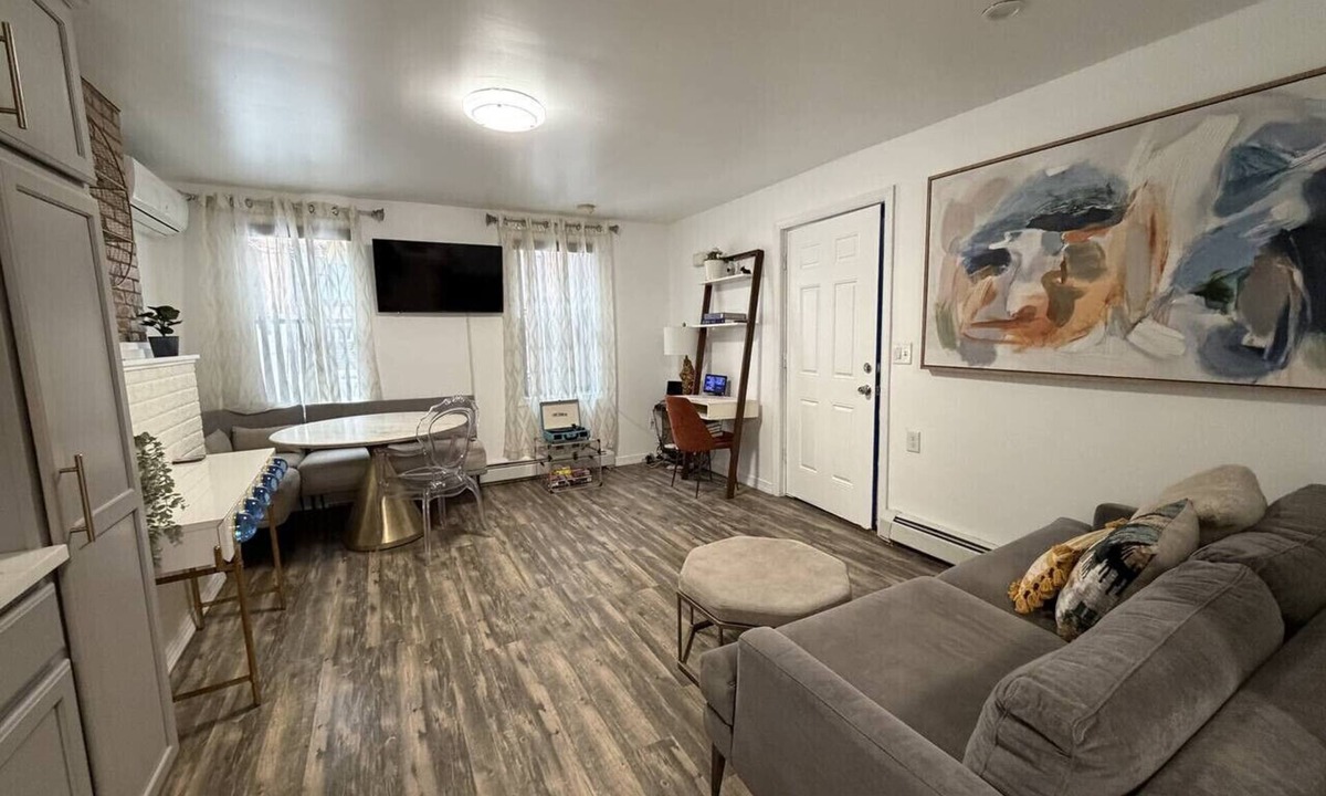 McGinley Square Apartment | Super comfy bed. Private backyard. NYC 15 min.