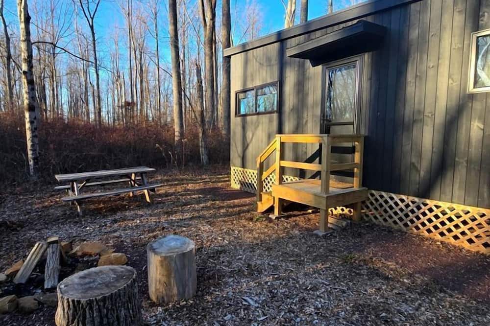 Quakertown Cabin | Sycamore: Serene Studio Pod Tiny Home in 300-Acre Woodland near Quakertown Pennsylvania