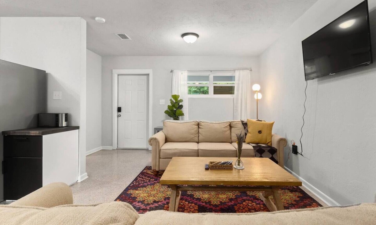 Gainesville House | The Blue Burrow (right)-UF/Cozy