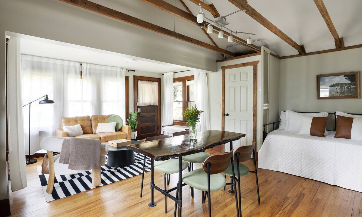 Morris Park House | 'The Pink Pad' Twin Cities Getaway Bungalow with a cozy loft