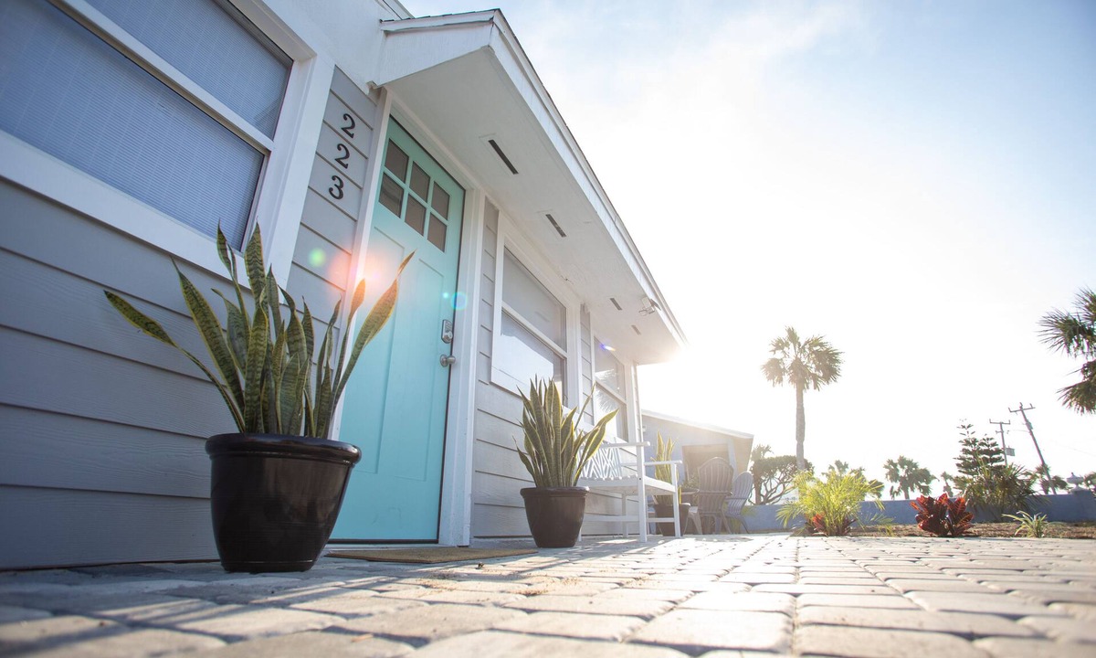 Melinda Cook Cottage | The Shores Beach Cottage - a Short Walk from the Sand - Daytona Beach Shores