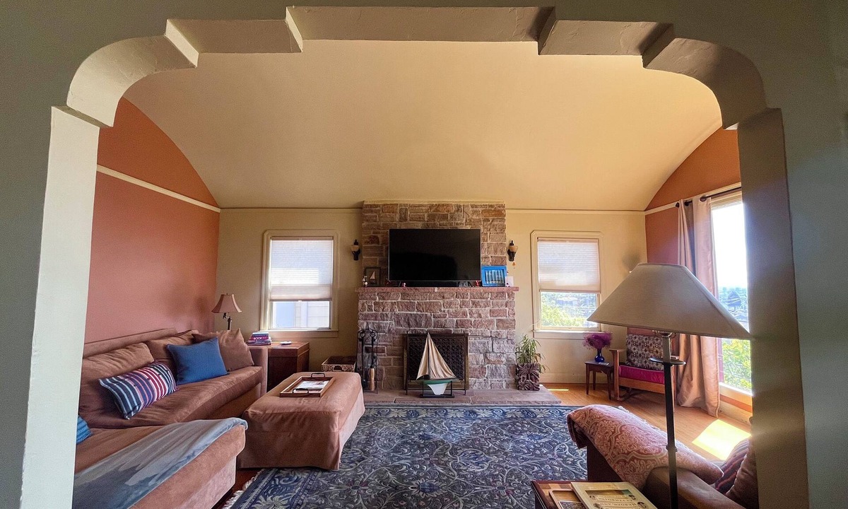 Kensington House | Three Bridge Bayview Bungalow in charming Kensington perfect for relaxing stays