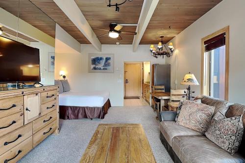 Snowmass Village House | Timberline Condominiums Studio Deluxe Unit 218