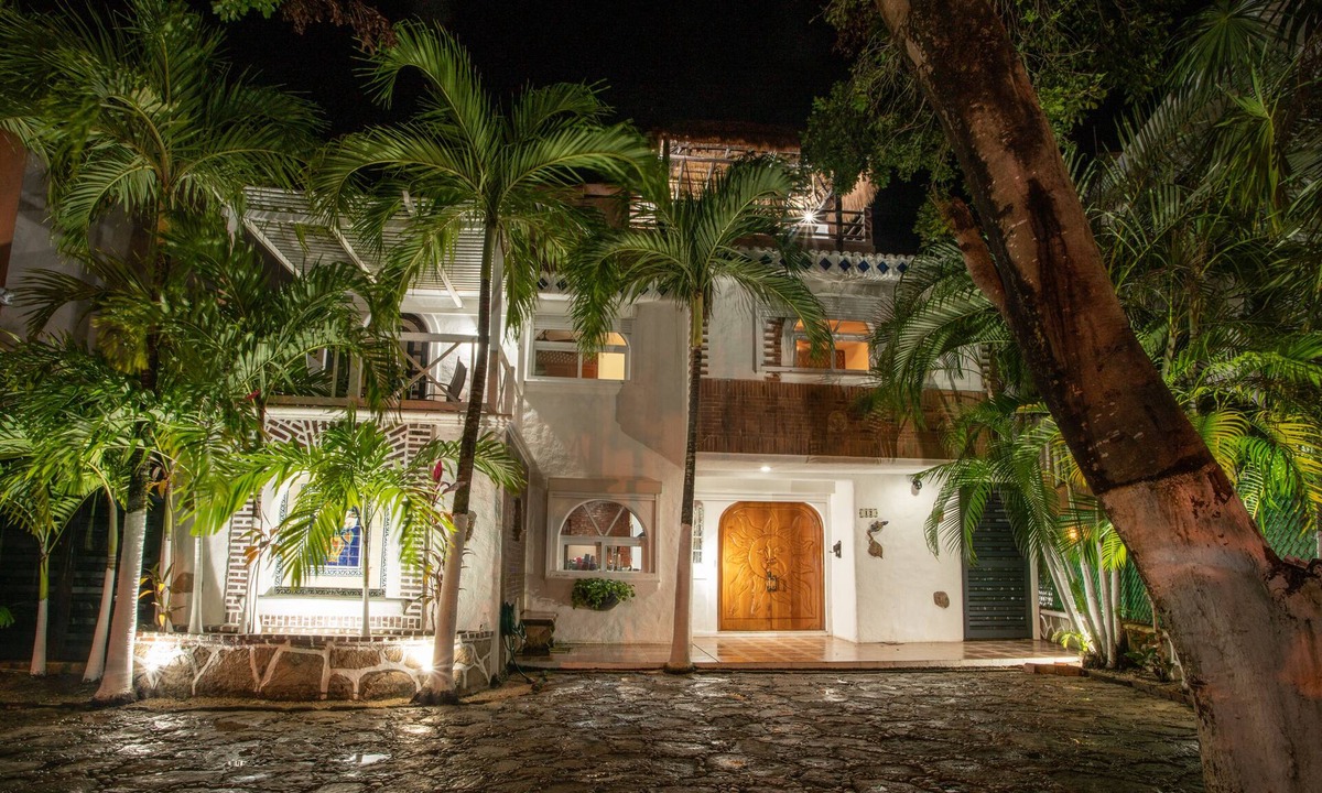 Playacar Villa | Tired of being stressed? Try the sea/pool/cenote/sun therapy! Huge villa for 15