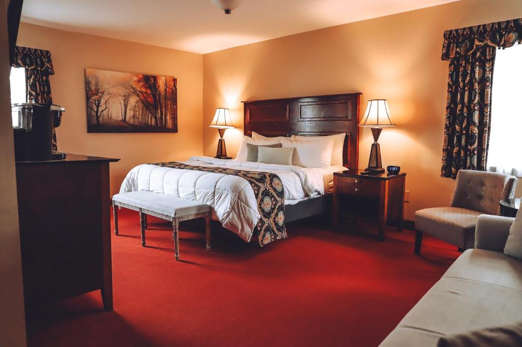 Milford Hotel | Tom Quick Inn