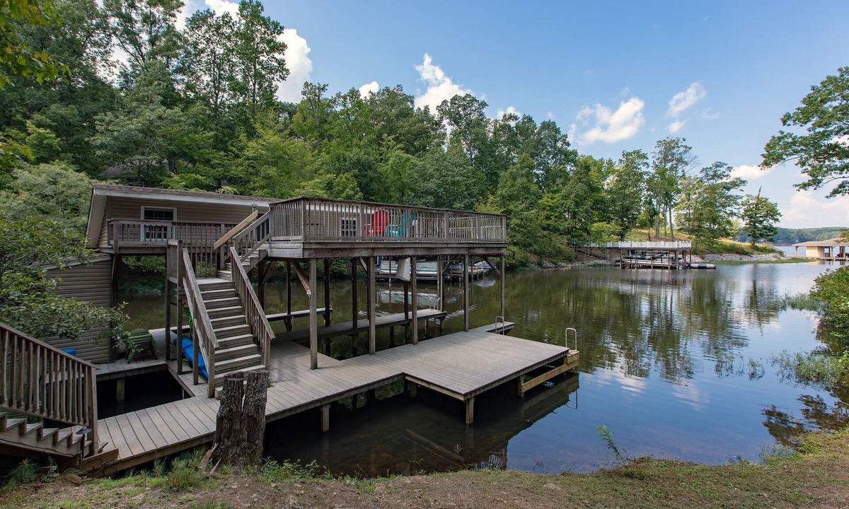 Wise House | Tranquility Cove Lakefront Private Dock Sleeps 14 *PARTIAL WEEKS AVAILABLE*