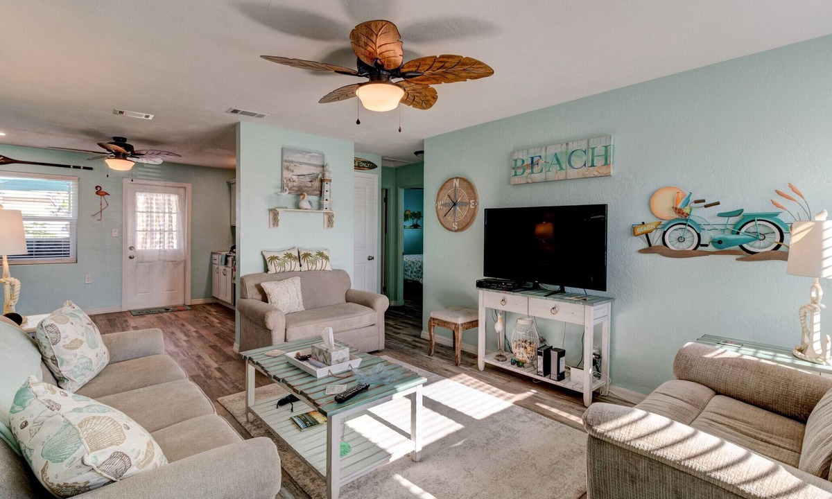 Sunny Shores House | Tropical Retreat, Pet Friendly, Fenced Yard, Wifi