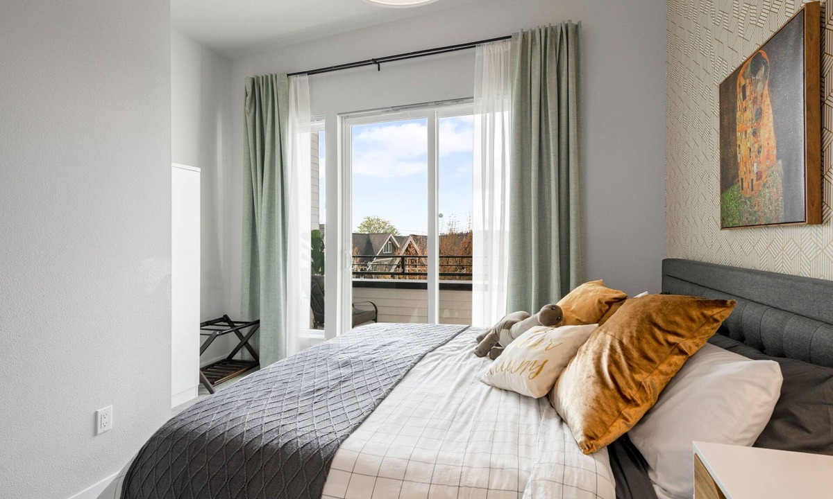 Judkins Park House | Upscale 2BR Mt. Rainier Rooftop Stadium Nearby