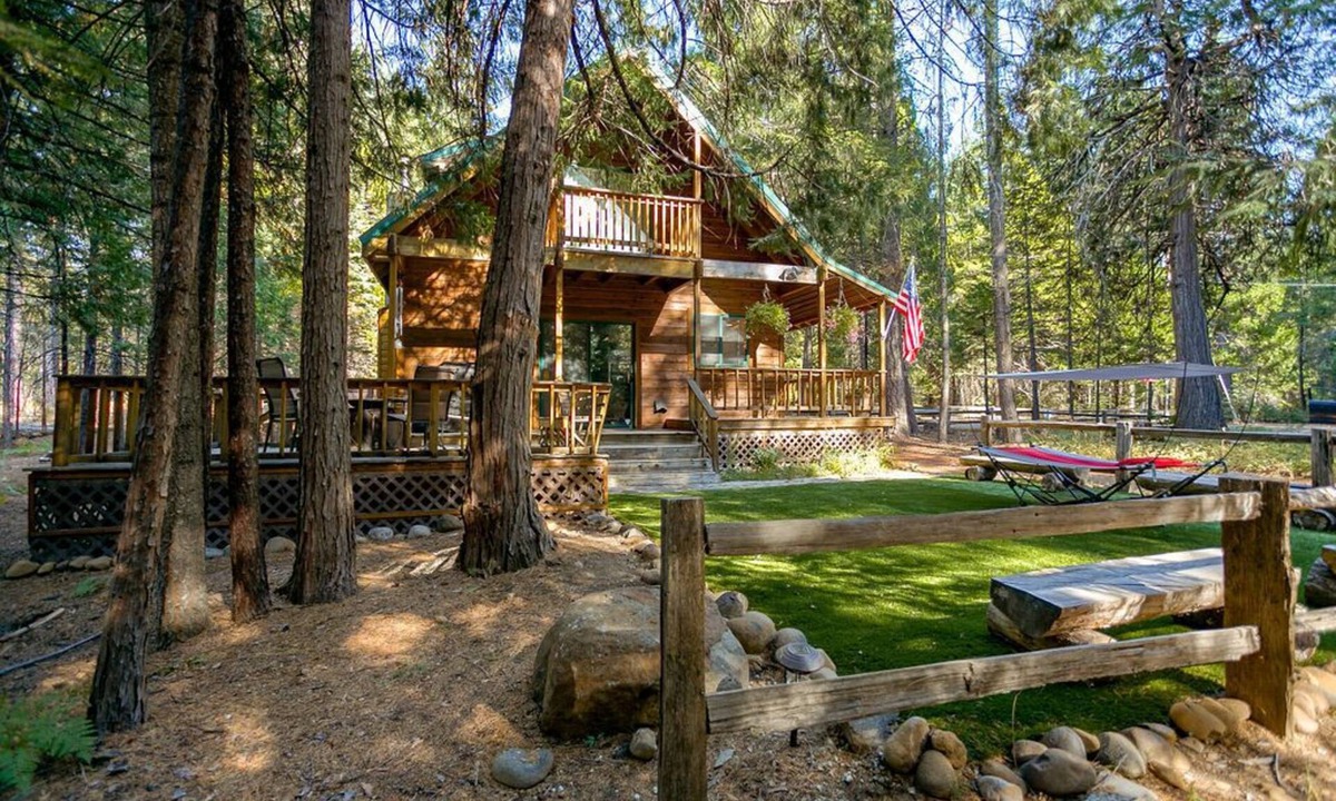 Shingletown Cabin | Upscale Mountain Retreat 9 Miles to Lassen National Park EV Charging