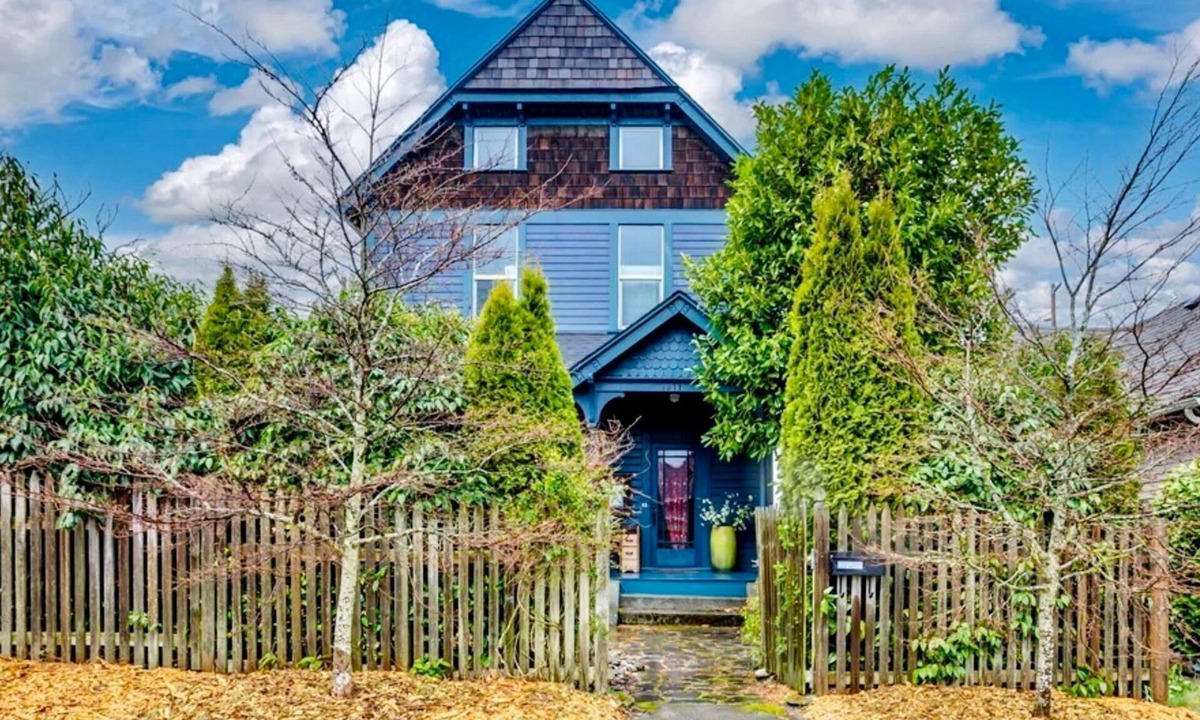 York House | Victorian on Garden Best Location in Town