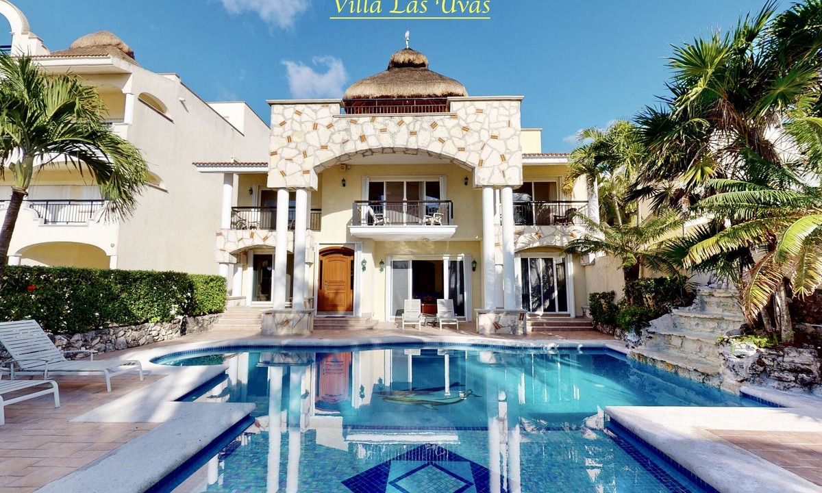 Colonia Centro Villa | Villa las Uvas, Luxury Beachfront Villa in the Caribbean.