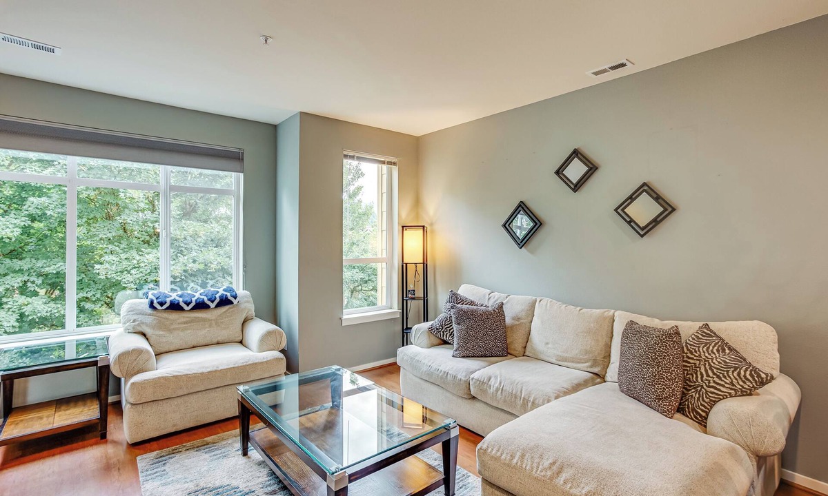 Issaquah House | Walk to Local Shops & Eats! Quaint Issaquah Home