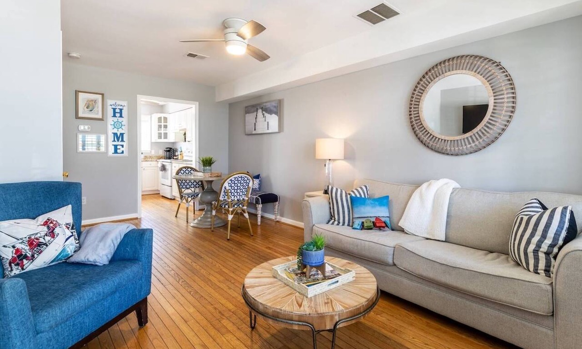 Eastport House | Walk to Waterfront & USNA from Eastport Gem with Fire Pit, Porch & Fenced-In Yard