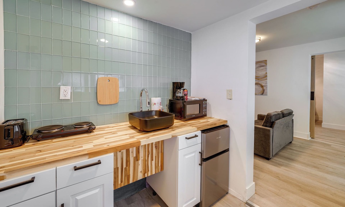 Bellepoint Apartment | Walkable Hinton Getaway: Raft New River Gorge!