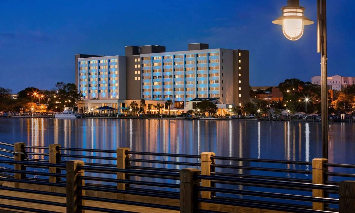 Downtown Wilmington Hotel | Wilmington Riverfront Stay + On-site Dining & Pool