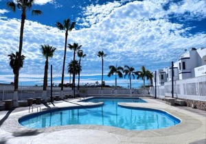 Condominio 303 Loma Bonita, enfrente de la alberca!