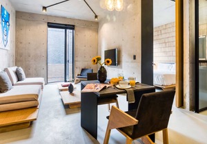 Great Apt w/2 Extra Futons |Rooftop+Gym| 24/7 Security