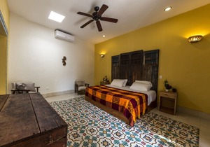 Luxury Colonial Villa In Historic Center - Santiago. Best experience in Merida