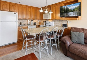 ML324 Charming & Rustic 1BR/1BA, relaxing mountain view (Connects to ML326)