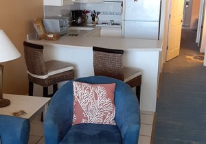 Ocean Front Condo. Magnificent Beach View.1B 1B Sleep 4. Hot tab & 2 pools open