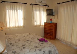 Pescadero Palace 3BR Guest House w/ Pool, Jacuzzi, and in front of Surf!