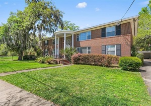 This apartment is a 2 bedroom(s), 1 bathrooms, located in Jacksonville, FL.