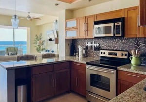 TRANQUIL BEACHFRONT RESORT WITH EDGELESS POOLS, HEATED SPAS, SAUNA