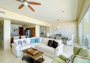 TRANQUIL BEACHFRONT RESORT WITH EDGELESS POOLS, HEATED SPAS, SAUNA