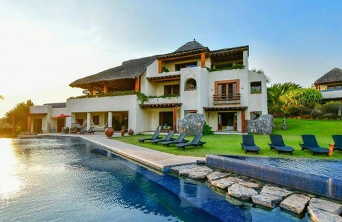 Petacalco House | 110 m² House ∙ 4 bedrooms ∙ 14 guests
