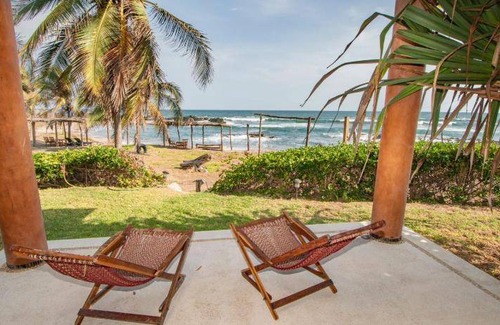 Petacalco House | 110 m² House ∙ 4 bedrooms ∙ 14 guests