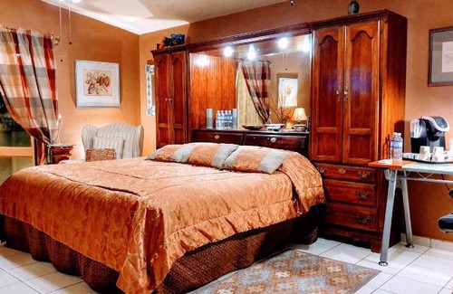 Chapalita Bed & Breakfast | 1322 m² Bed and breakfast ∙ 6 bedrooms ∙ 12 guests