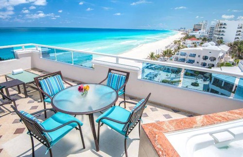 Punta Cancun Resort | 1367 m² Resort ∙ 127 guests