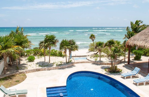 Akumal Condo | 2 Bedroom (3 beds) Beachfront Condo Akumal 201