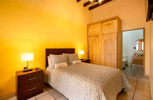Historic Centre Resort | 2359 m² Private room ∙ 1 bedroom ∙ 2 guests