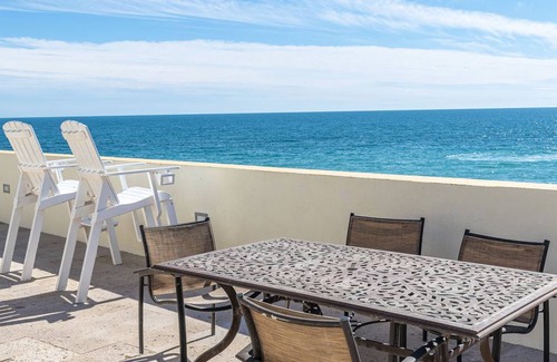 Sandy Beach Villa | 251 m² Villa ∙ 3 bedrooms ∙ 10 guests