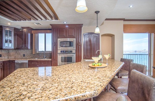 Bella Vista Condo | 313 m² Condo ∙ 4 bedrooms ∙ 8 guests