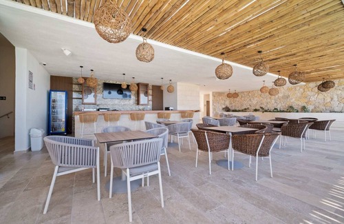 Miramar Apartment | 4 Bedroom Siela Beachfront Luxury Apartment