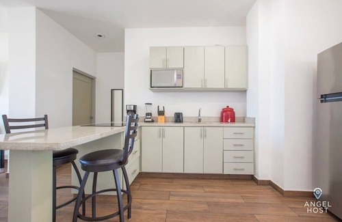 La Paz Condo | 7th-floor condo w/incredible ocean view & 2 pools
