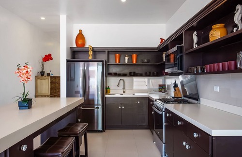 La Paloma Villa | Airy, beach-view dog-friendly villa with patio, outdoor pool, streaming, AC