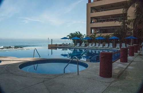 South Shore Hotel Area Condo | Beachfront Condo in Puerto Vallarta - Los Palmares