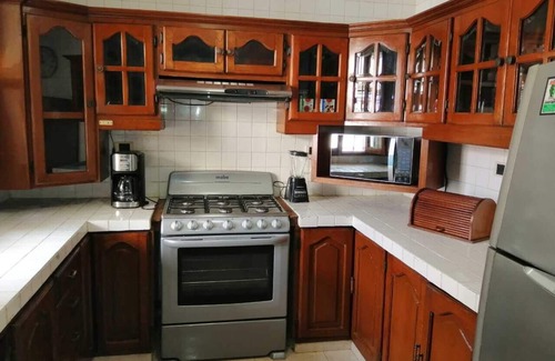 Xalapa House | Beautiful family home, centrally located, 10 minutes from the shopping center and the station.