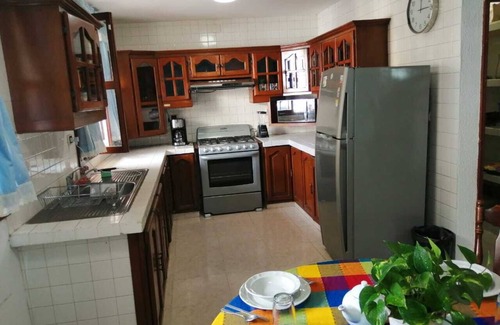 Xalapa House | Beautiful family home, centrally located, 10 minutes from the shopping center and the station.